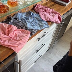 Men's Vineyard Vines size XSmall   4pc Polo and sweatshirt bundle